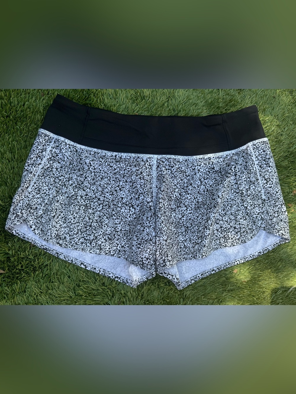 lululemon athletica Black & White Micro Floral Athletic Shorts 3 1/2” inseam